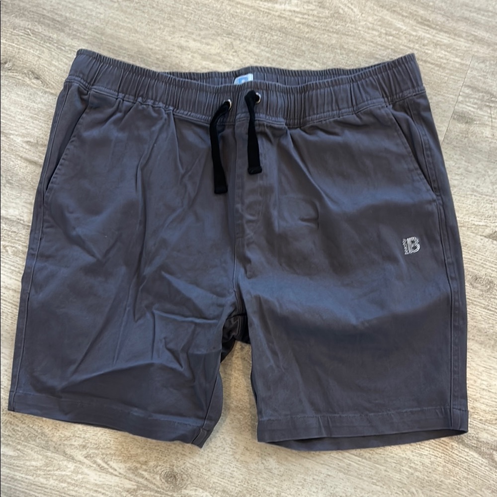 Men's Gray 7” Flat Front Shorts